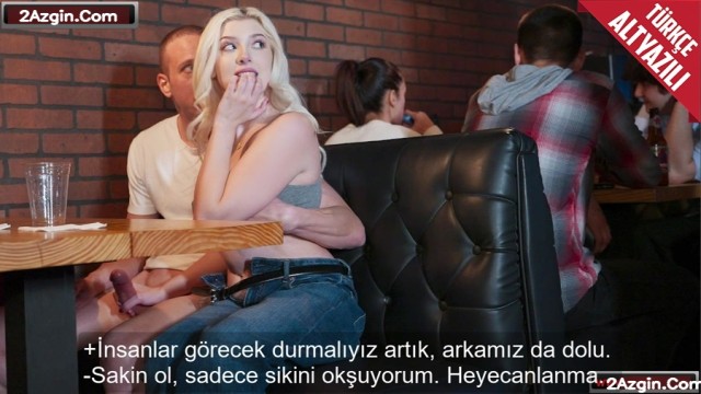 Kafede Çalışan Sarışın Kızı Kucağına Çekerek Götünü Okşuyor